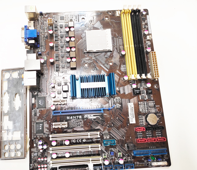 Замена материнской платы компьютера